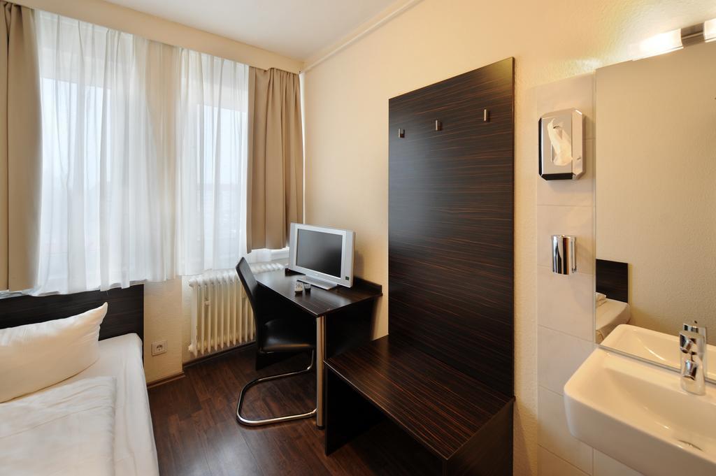 Hotel Fair Frankfurt - Europaallee Messe 3*