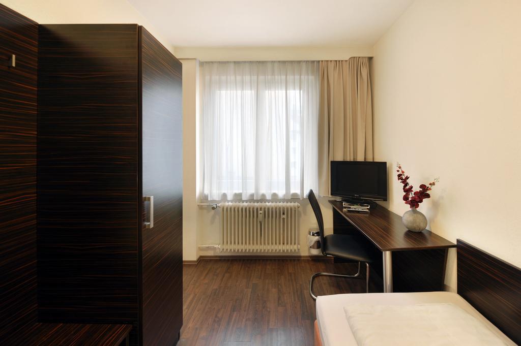 Hotel Fair Frankfurt - Europaallee Messe 3*