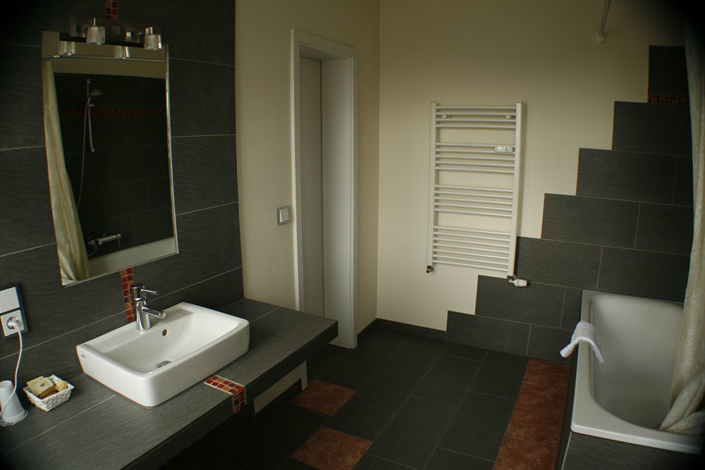 Fair Frankfurt - Europaallee Messe 3*